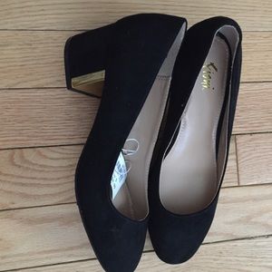 NWT Size 5 Fioni Black Velour heels